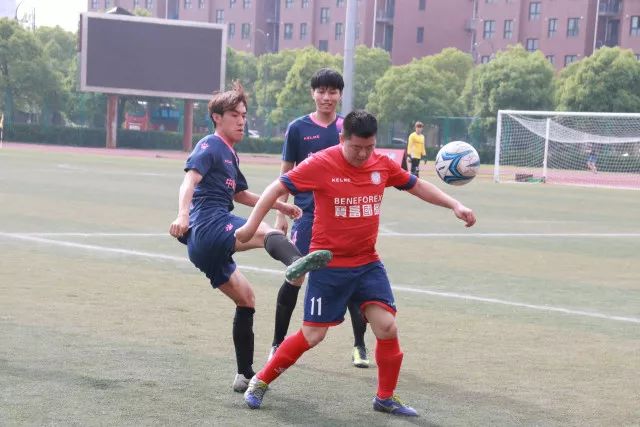 曼联惨败之夜：球迷支持卡里克，前景堪忧